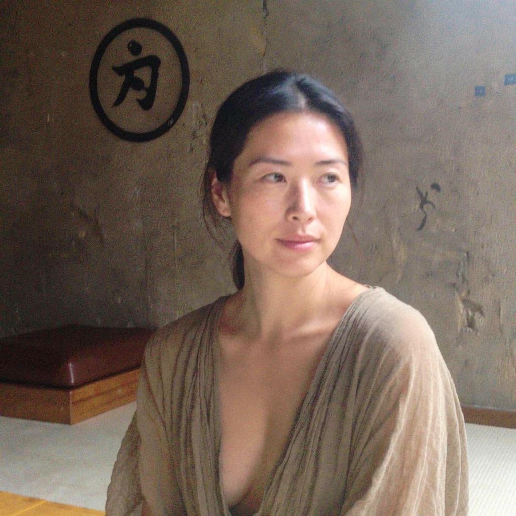 Lisa C., Mindfulness coach helping you find peace in everyday moments.